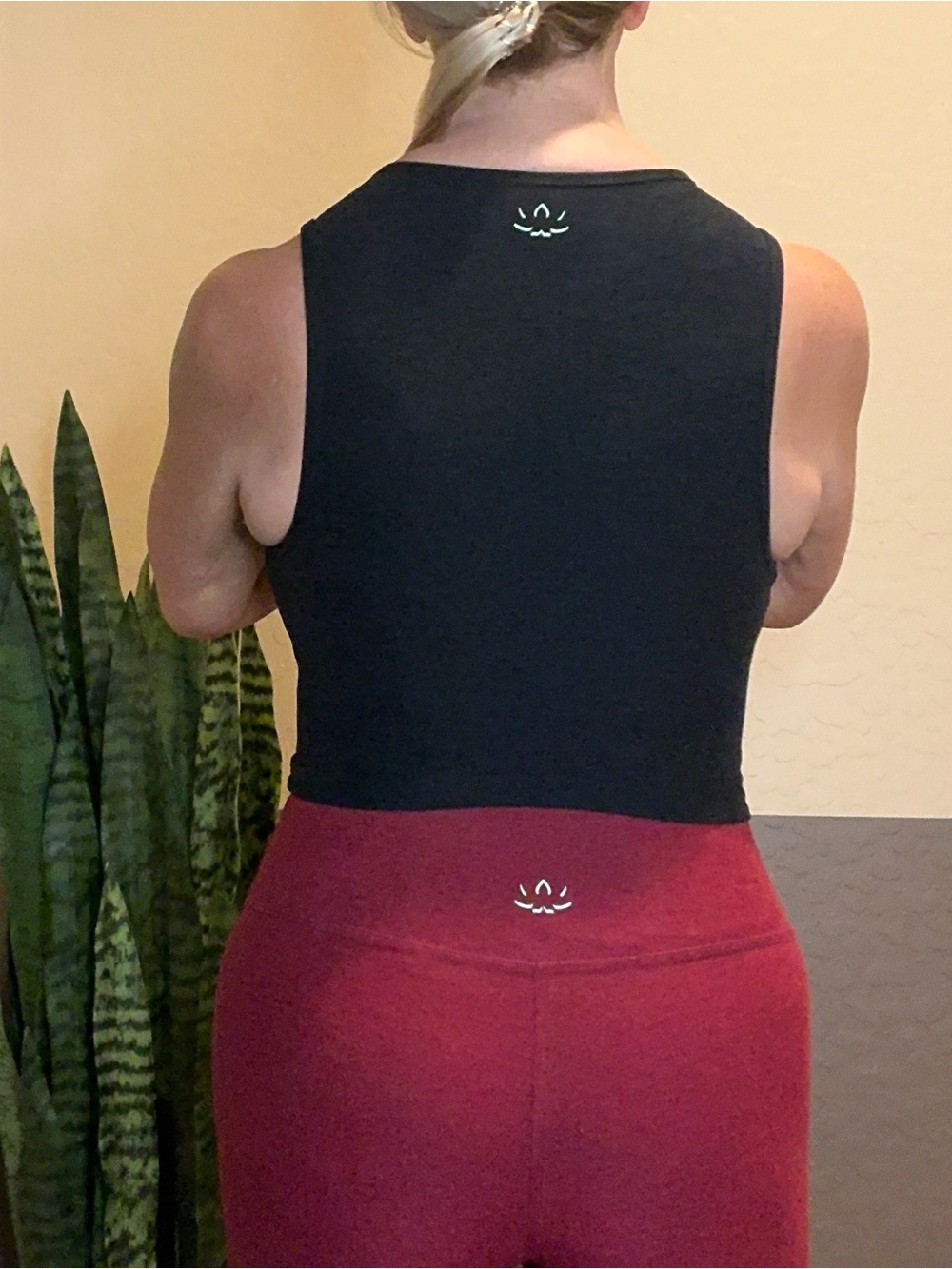 Beyond Yoga Spacedye Twist of Fate Cropped Tank - Darkest Night Large - Picture 2 of 8
